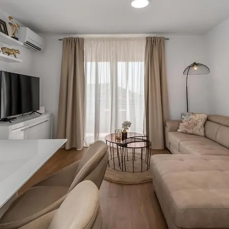 1 Bedroom Amazing In * 克罗诺维察