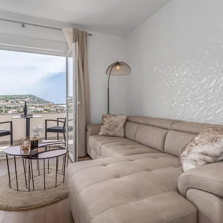 Apartment Cozy In With Wifi Klenovica
